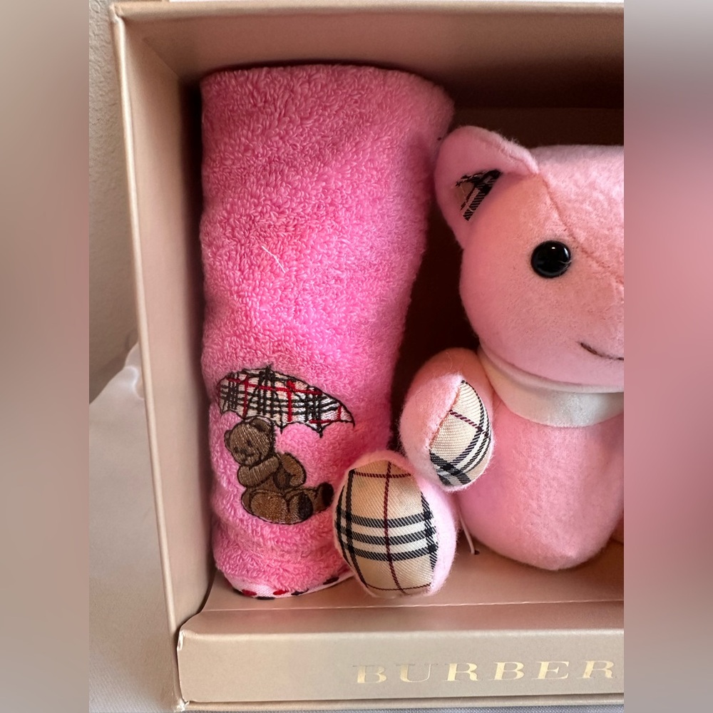 Burberry Rare Authentic Teddy Bear & Hand Towel Gift Set Collector’s Edition - Picture 8 of 14